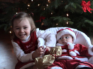 Jenna hold Thomas' hand